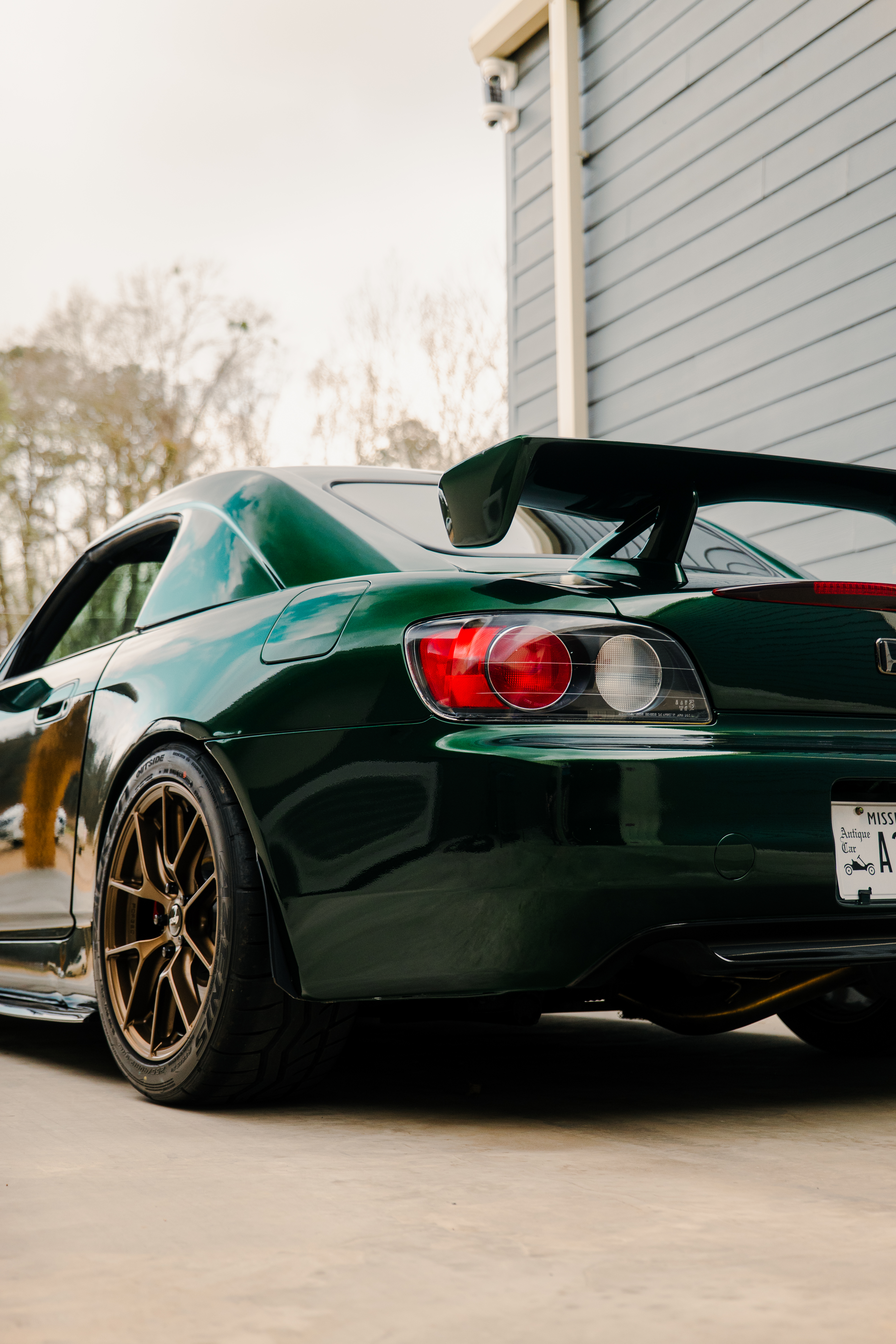 Rear three-quarter view with wing