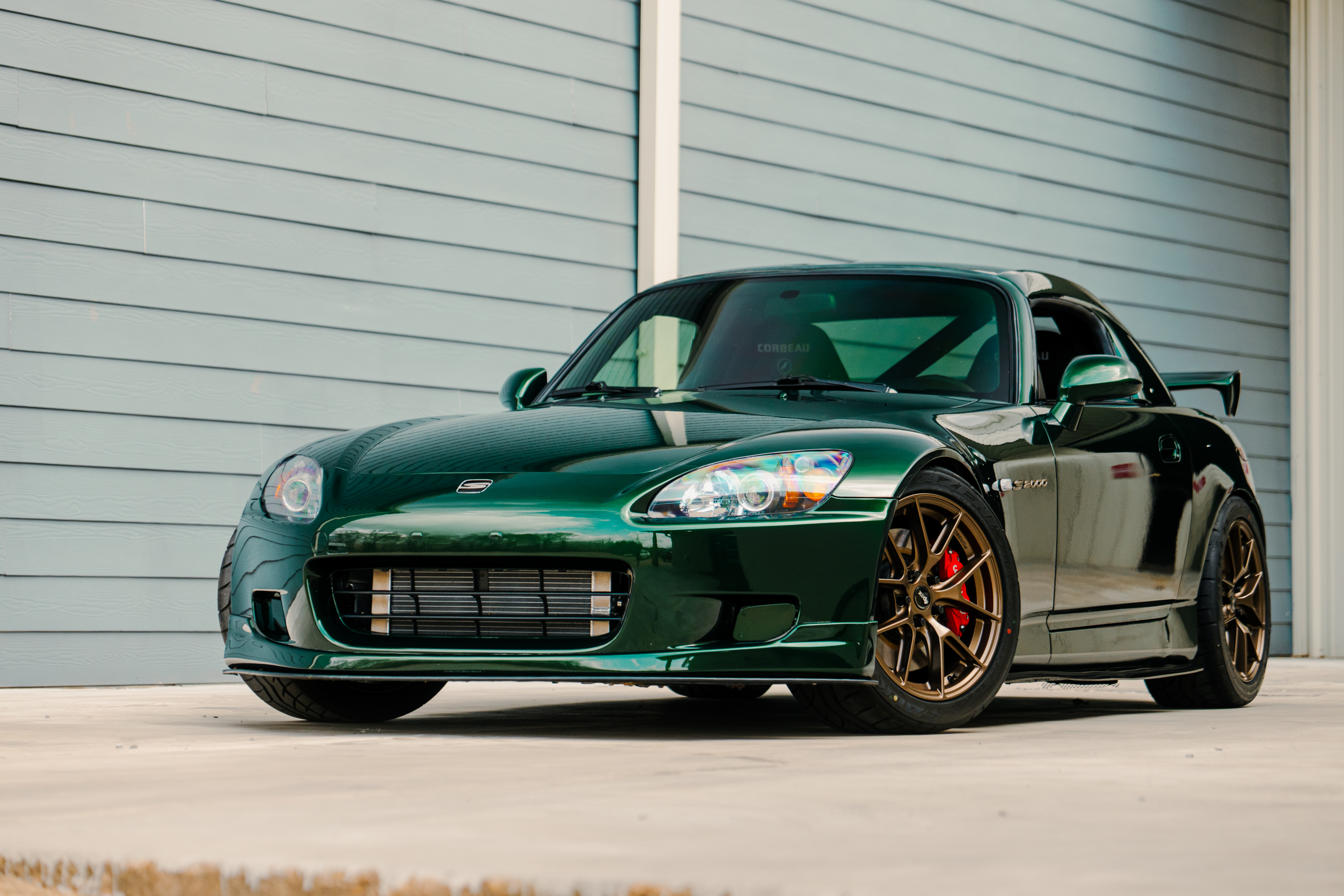 Front three-quarter view