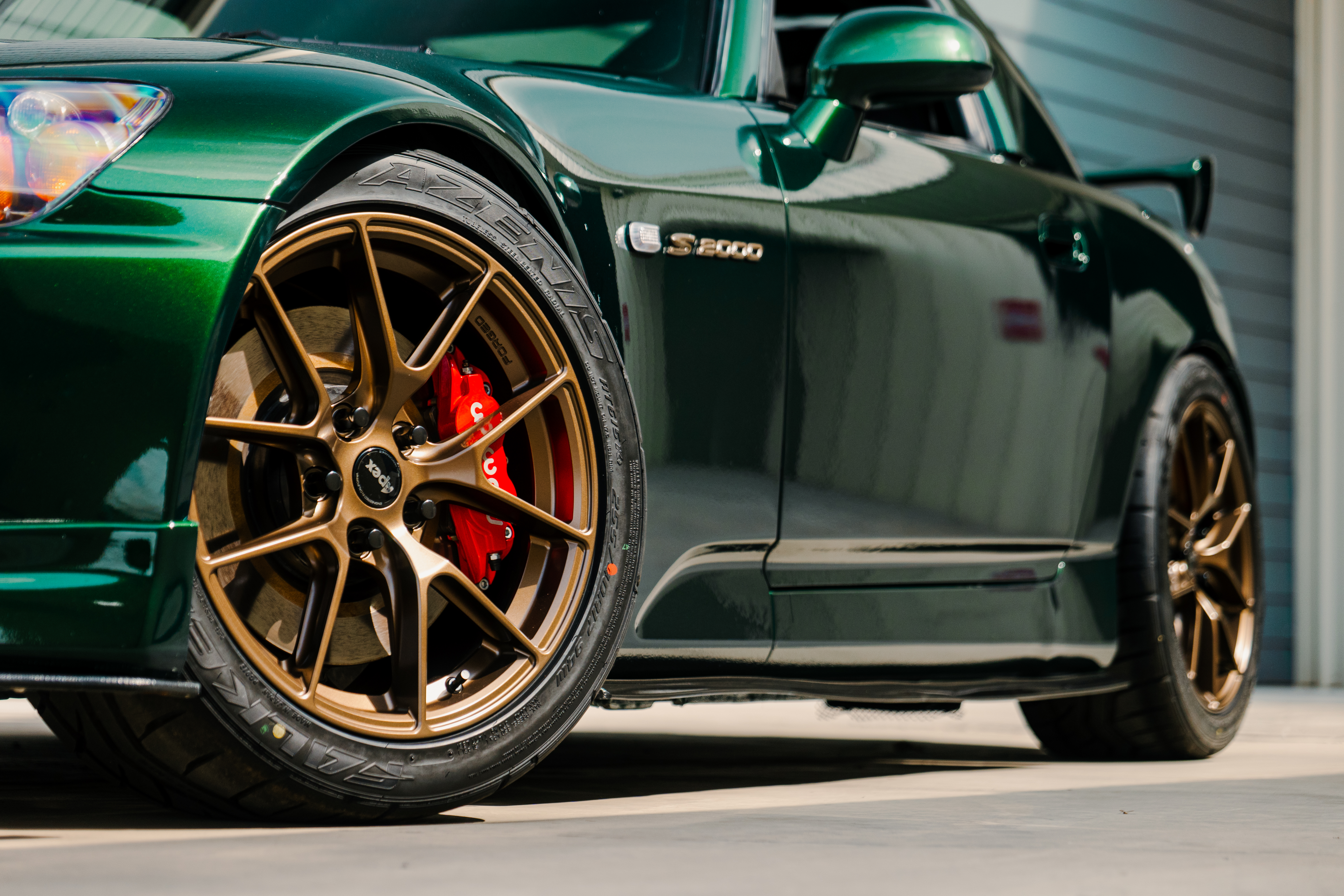 Front wheel and brake detail